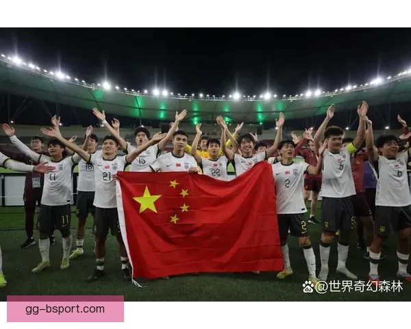 国足绝地反击力压泰国惊险晋级亚洲杯十八强展现顽强拼搏精神